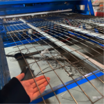 Automatic wire mesh welding machine